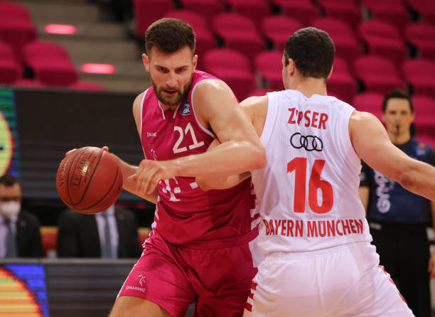 深入对方内 深入对方内