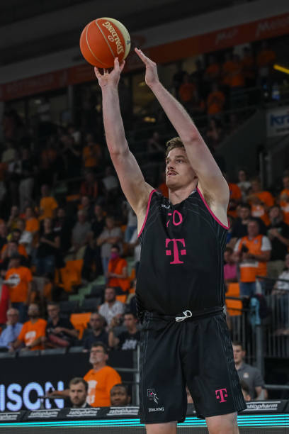 强调更高的 强调更高的